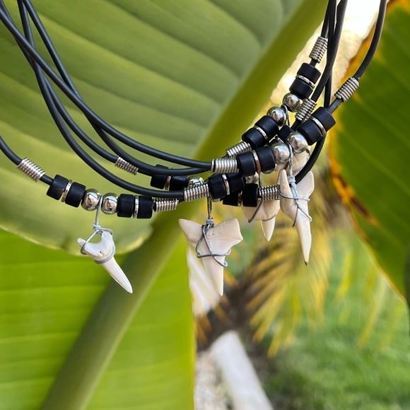 Shark Tooth Necklace Hawaii California Surf Beach Ocean Lucky Souvenir Wild Life - Picture 3 of 11